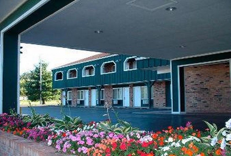 Days Inn By Wyndham Davenport Ia Exterior foto