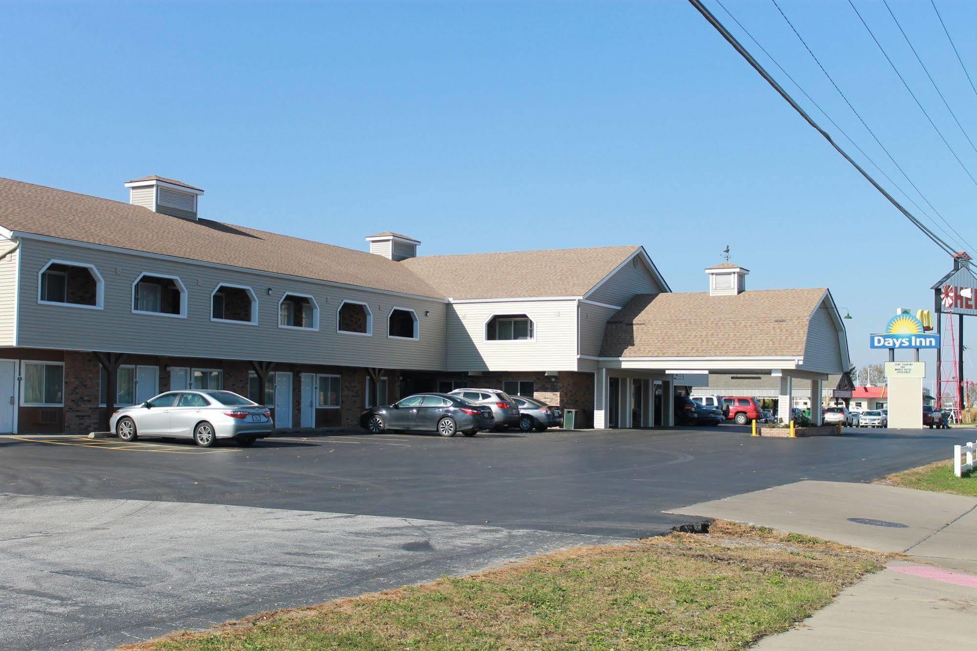 Days Inn By Wyndham Davenport Ia Exterior foto