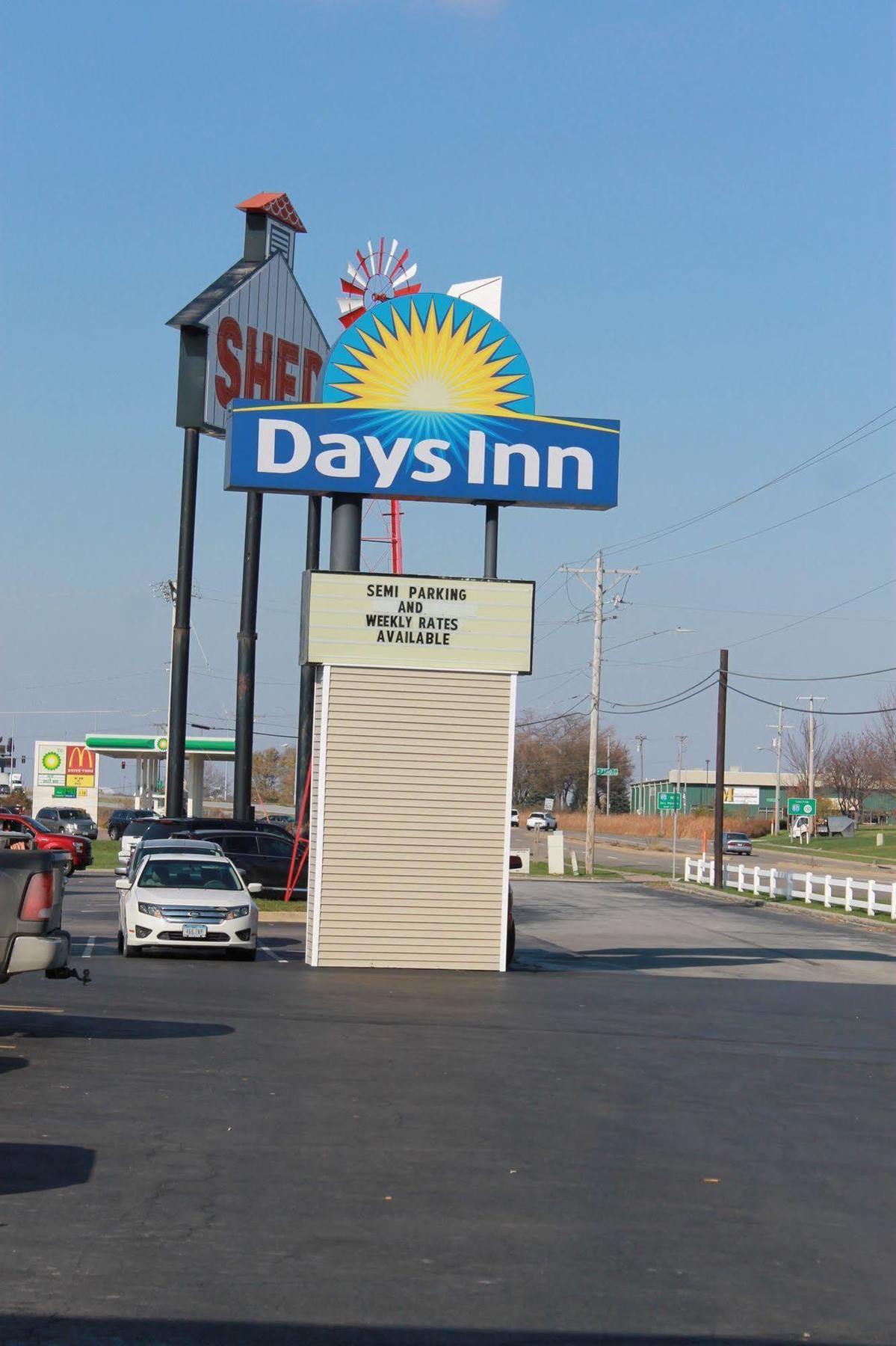 Days Inn By Wyndham Davenport Ia Exterior foto